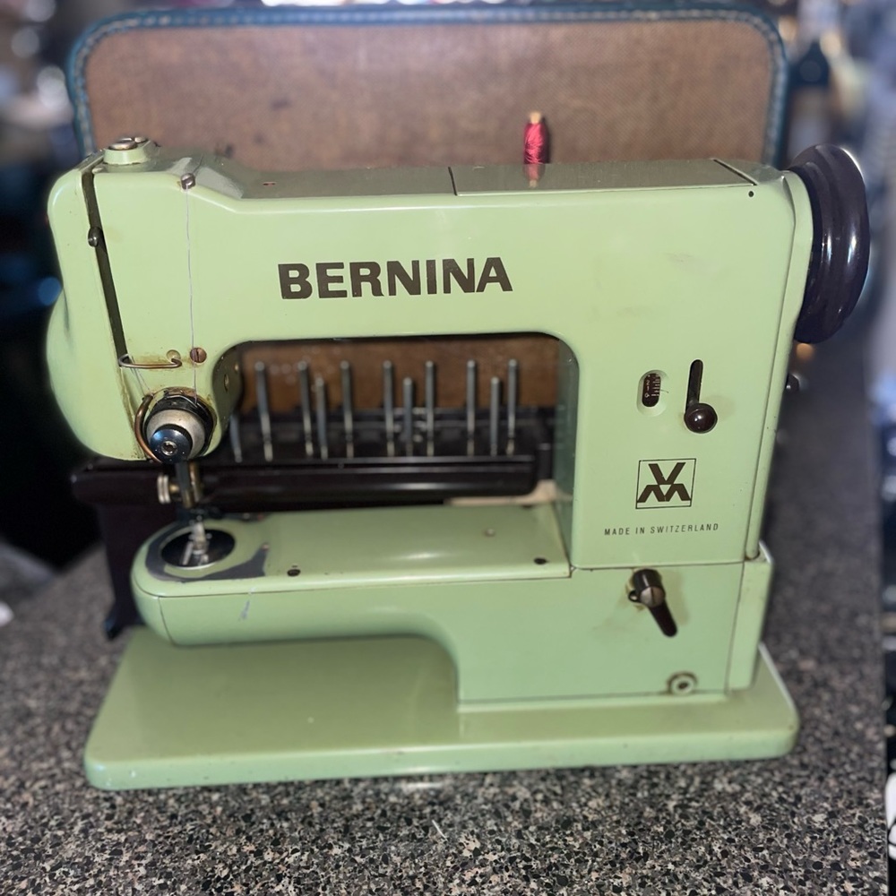 Bernina Sewing Machine 121 Green Excellent Working & Well Maintained W/ Extras - Picture 1 of 12